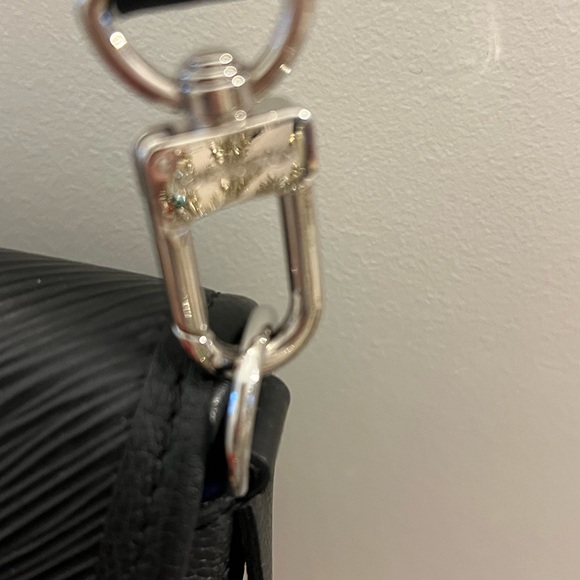 Louis Vuitton buci black bag like new. Used a few times - Picture 5 of 14